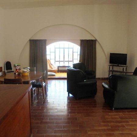 Ema'S Beach And Nightlife House Apartment Lagos Bagian luar foto
