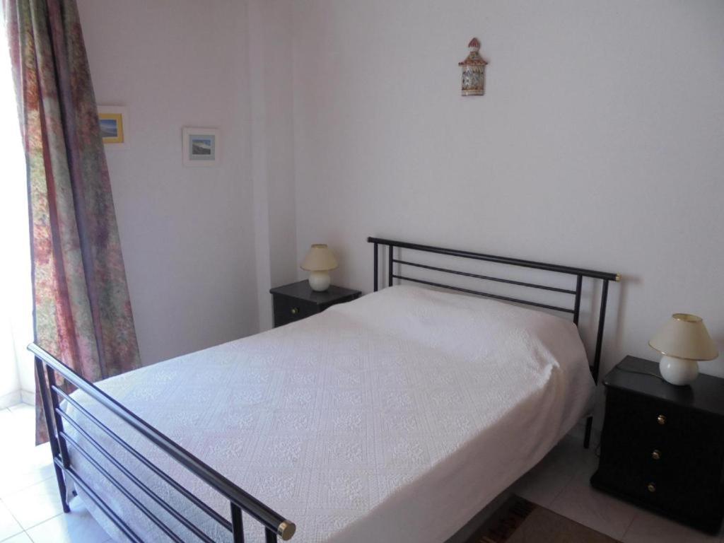 Ema'S Beach And Nightlife House Apartment Lagos Bagian luar foto