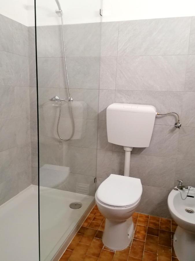 Ema'S Beach And Nightlife House Apartment Lagos Bagian luar foto