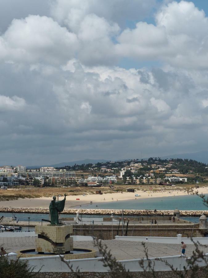 Ema'S Beach And Nightlife House Apartment Lagos Bagian luar foto